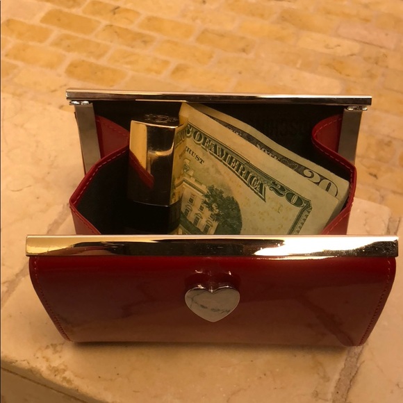 ♥️ Red With heart Patent mini clutch ♥️